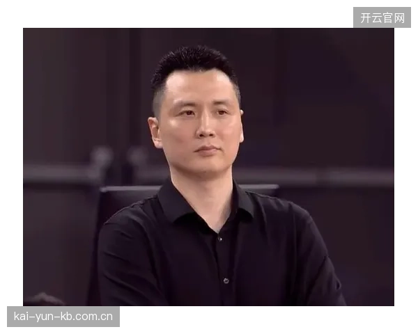 上海队利用高速攻防转换击溃广厦阵地战体系，卢伟教练的战术博弈完胜。